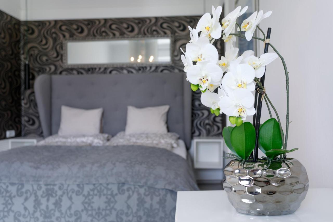 Apartment Central And Chic - Next To Metro U1 *