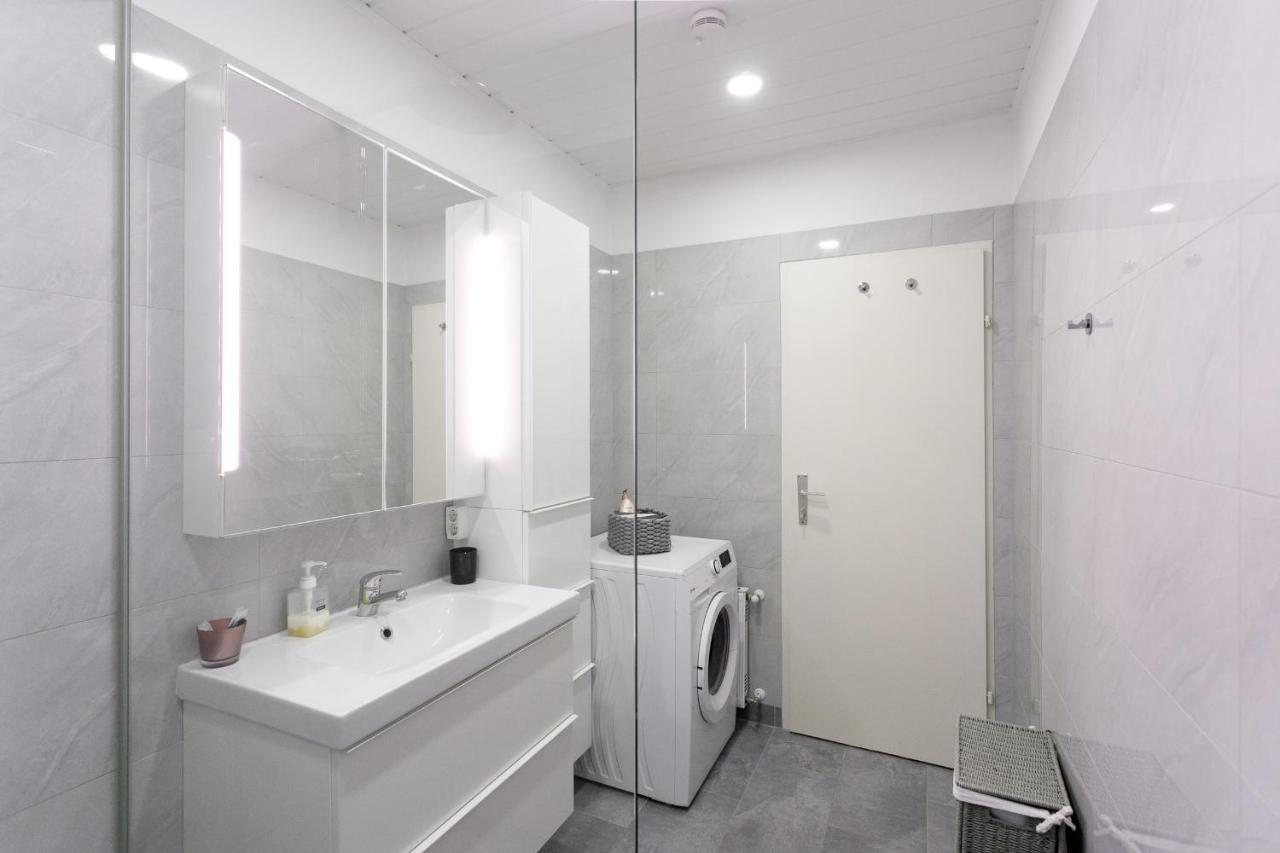 Apartment Central And Chic - Next To Metro U1 *
